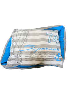 Un beau couchage bleu et blanc Sailor.