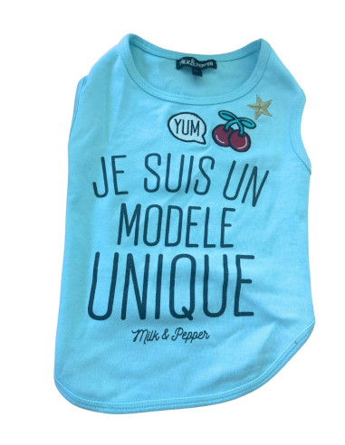 Tee-Shirt pour chien turquoise avec écrit "Je suis un modèle unique" de Milk & Pepper. 

Une taille disponible.